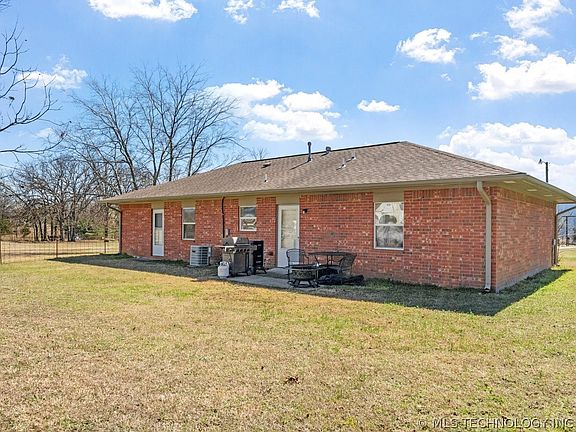 4th image of 20283 W Hickory Dr