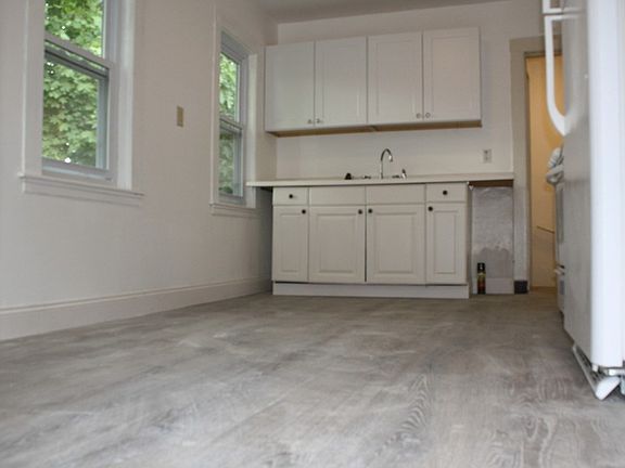 3rd image of 87 Town Hill St #87