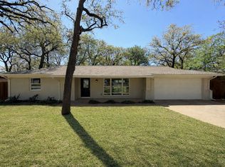 721 Briarwood Ln, Hurst, TX 76053