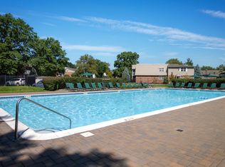 Fairfield Jericho Townhomes, Westbury, NY 11590