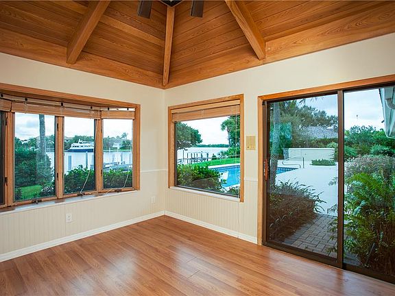 4th image of 1820 Cutlass Cove Dr