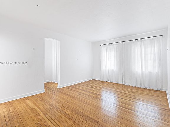 3rd image of 1561 Lenox Ave APT 4
