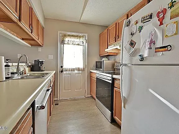 1701 Woodpointe Dr — Photo 7
