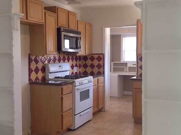 3rd image of 756 E Hawthorne St