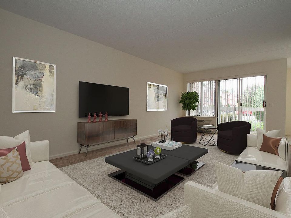 1st image of 195 Wellington Ct APT 1L
