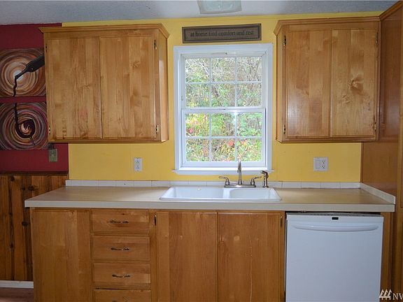 5th image of 1181 E Lakeshore Dr W