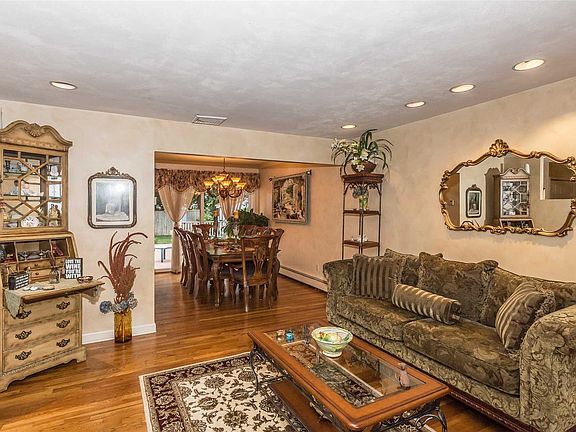5th image of 46 Stephen Dr