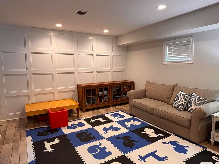 330 Sylvania Ave — Photo 33
