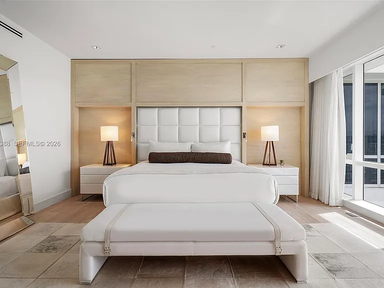 102 24th St #Penthouse 1718 — Photo 32