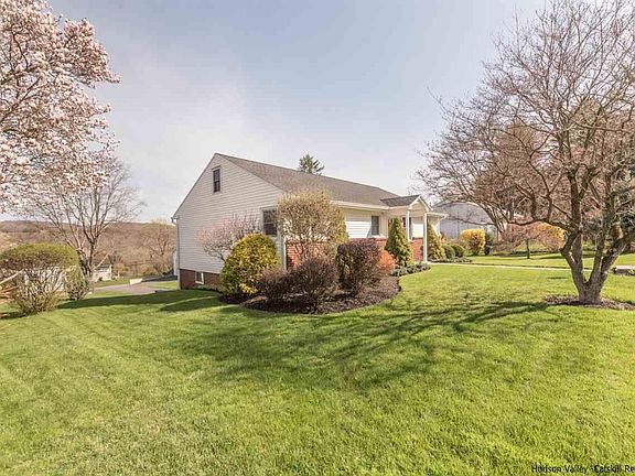 3rd image of 410 Hillside Dr