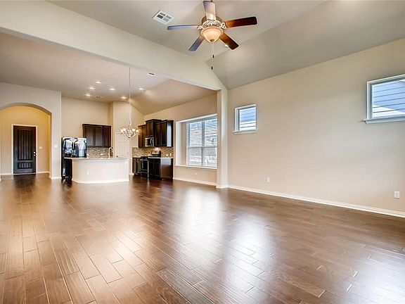 5th image of 220 Mandana St