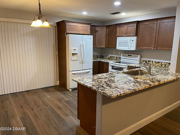 5th image of 323 Cavanah Dr