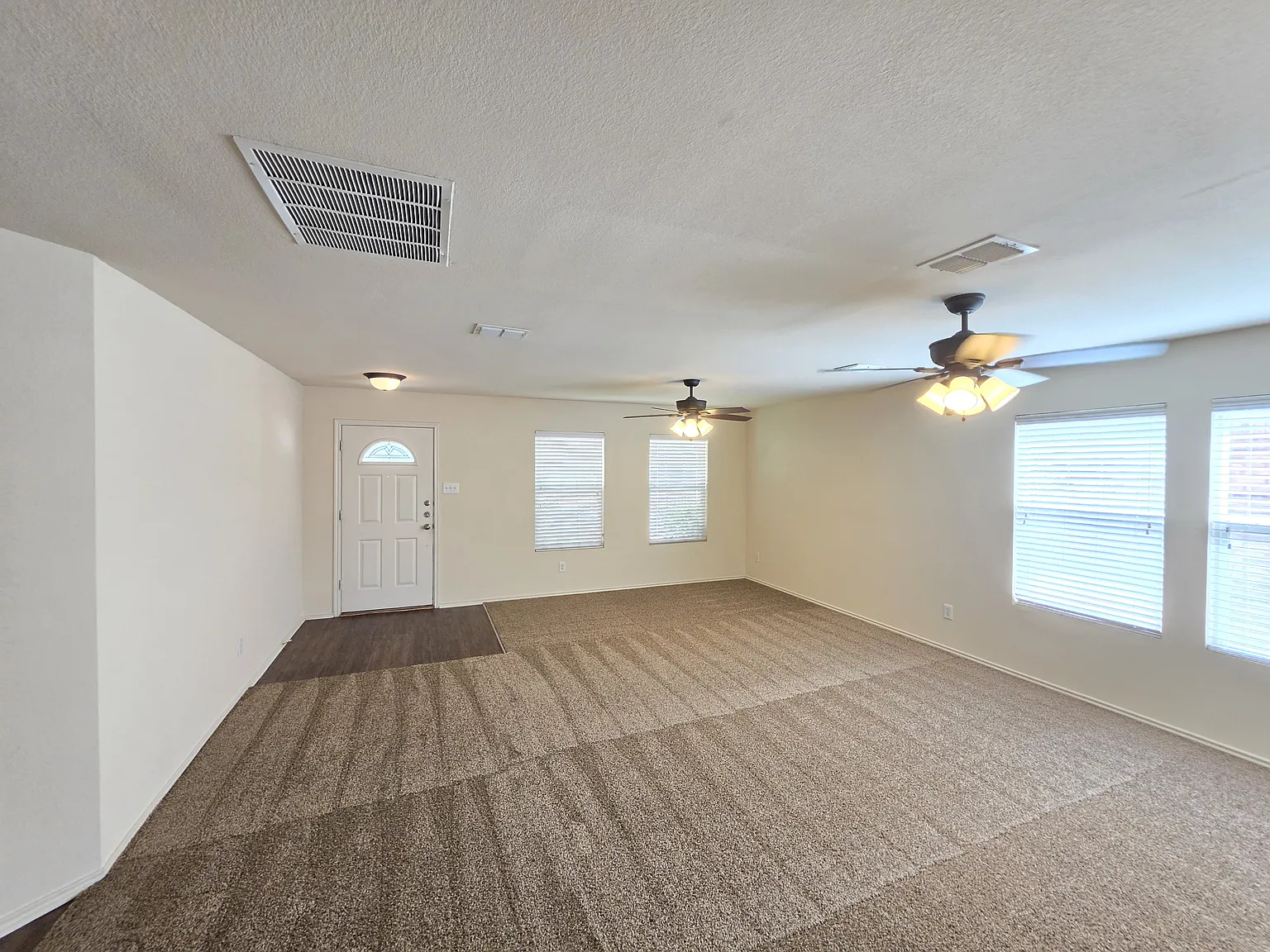 4 bed, 2.5 bath, 2984 sqft, $2,800 — Photo 4