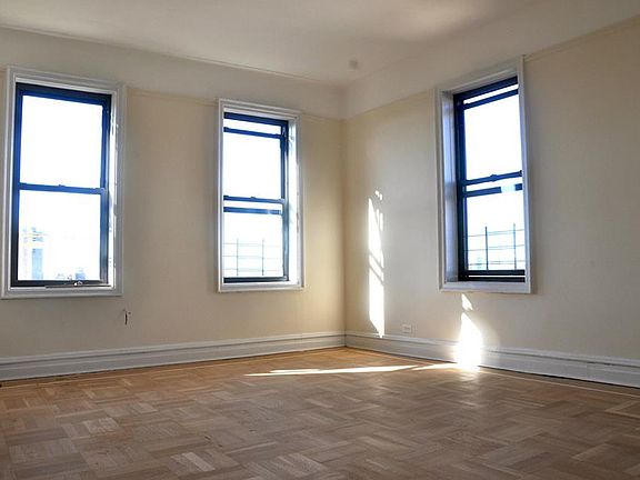 2nd image of 183 Pinehurst Ave APT 3