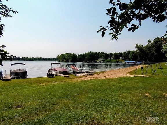 2nd image of 61 Knights Cir