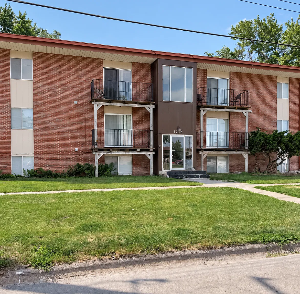 Riverside Apartments — Photo 3