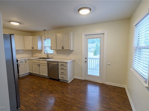 5th image of 339 Notre Dame Ave
