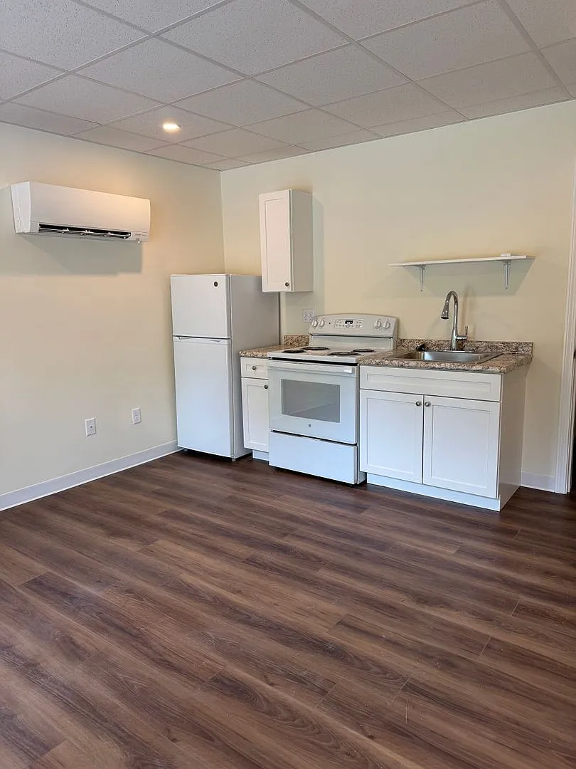 162 Narragansett Street — Photo 1