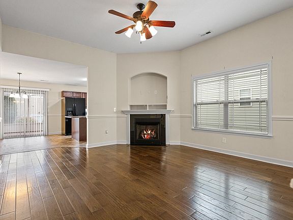 3rd image of 640 Clarion Ct