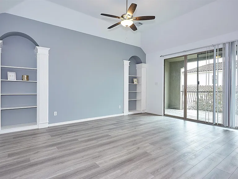 110 E Detering St — Photo 31