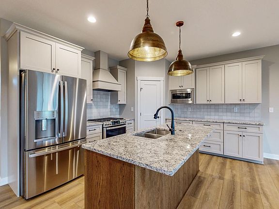 3rd image of 1749 Brandt Dr NE