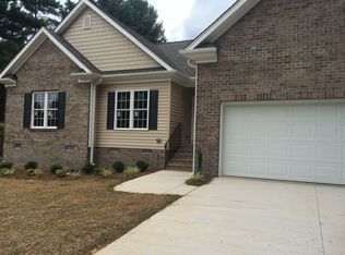 4702 Sweetbriar Rd, Greensboro, NC 27455