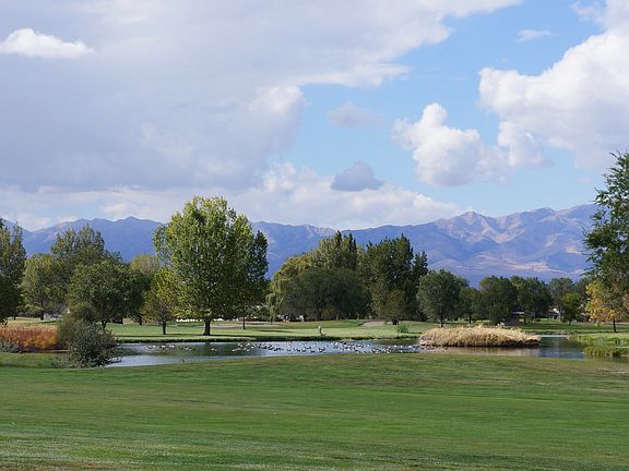 5th image of 476 Country Club Dr