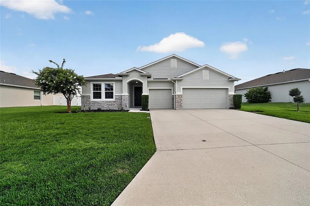 4 bed, 3.5 bath, 2834 sqft, $2,700 — Photo 2