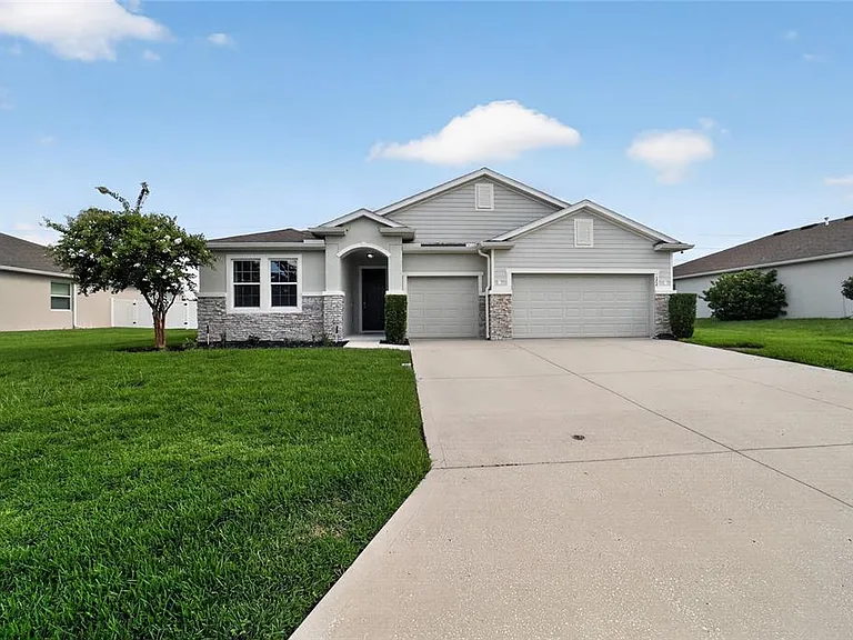 4572 SW 65th Pl — Photo 2