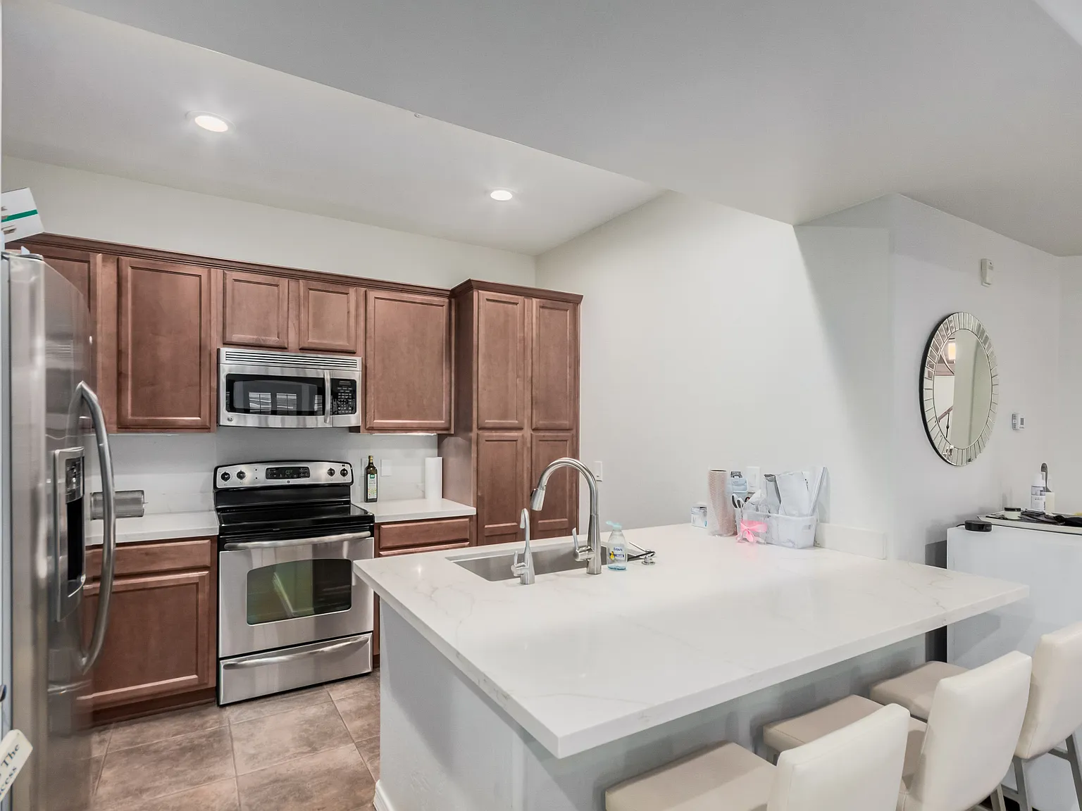 2 bed, 1589 sqft, $2,700 — Photo 2
