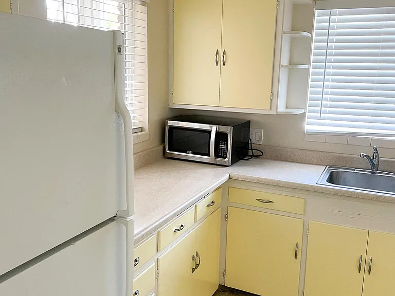 550 Marsh Ave — Photo 6