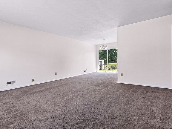 3rd image of 612 Beech Dr