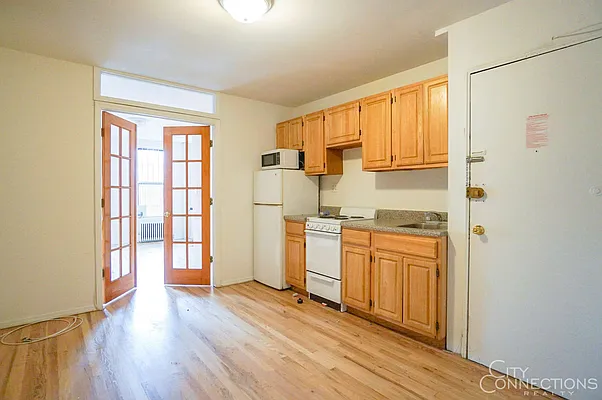 Rented by City Connections Realty | media 9