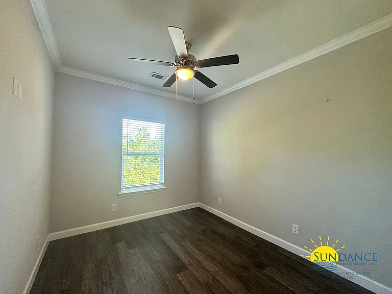 1811 Stable Ln — Photo 14