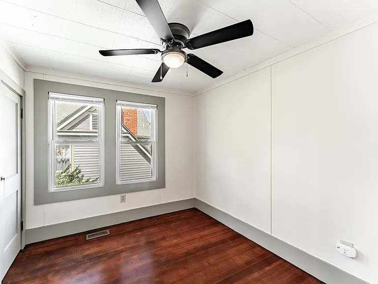 210 Dewey St — Photo 16