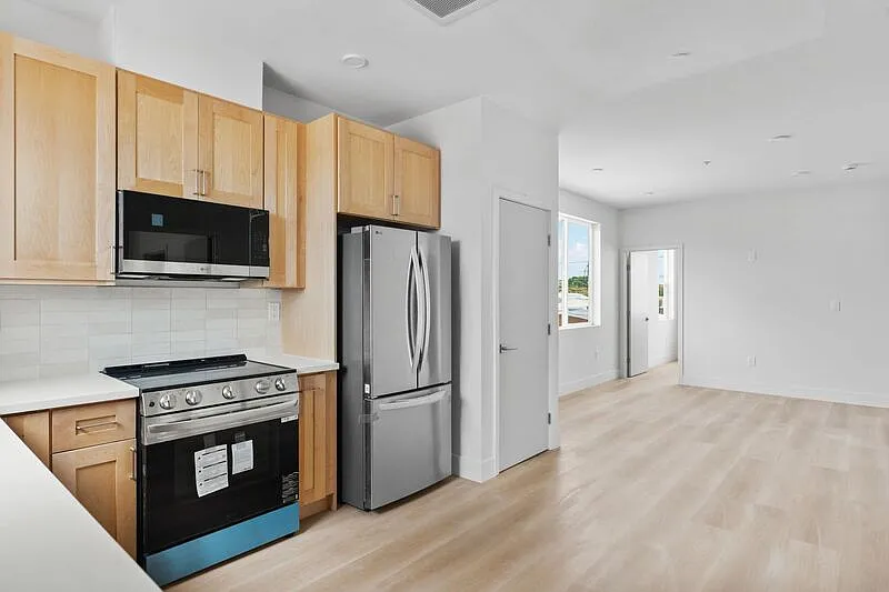 3 bed, 3.0 bath, 922 sqft, $3,600 — Photo 4