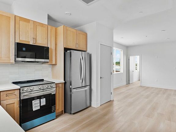 4th image of 3518 Oak Glen Ln
