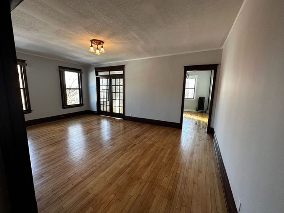 1st image of 905 W Franklin Ave APT 15