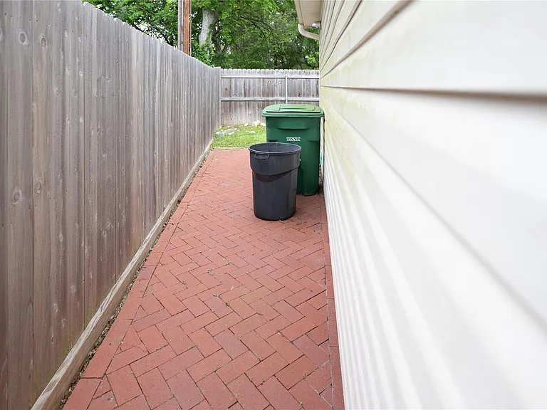 7546 Maple Tree Dr — Photo 45