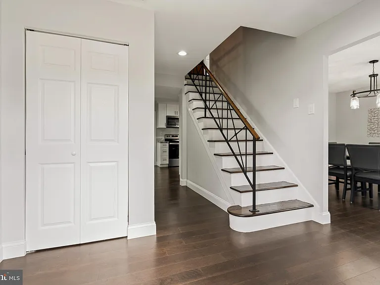 1205 Windermere Ct — Photo 4