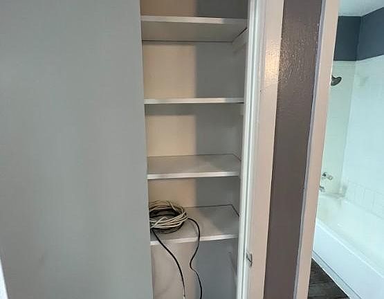 5th image of 428 Montrose Ave #427-101