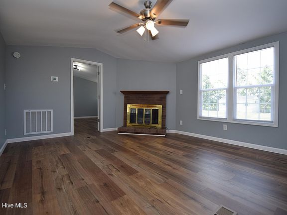 3rd image of 2025 Hollywood Dr