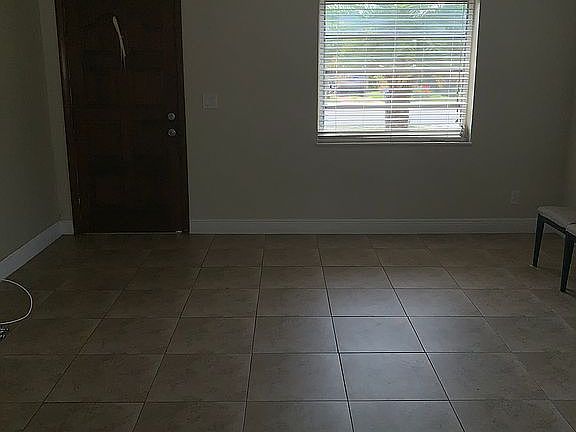 3rd image of 1365 NE 140th St