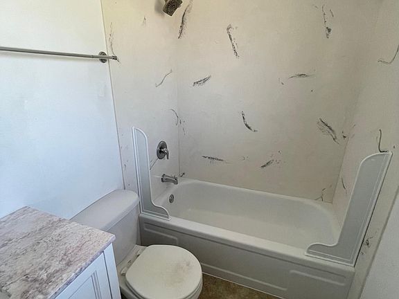 4th image of 3121 W Hood Ave APT B201