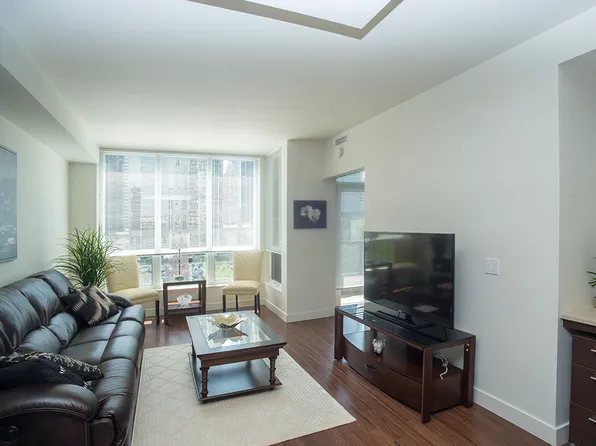222 Riverfront Ave SW, Calgary, AB
