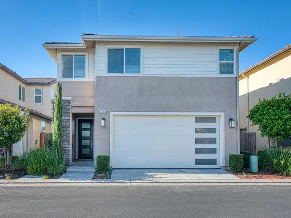 3660 Parkstone Way, Clovis, CA 93619