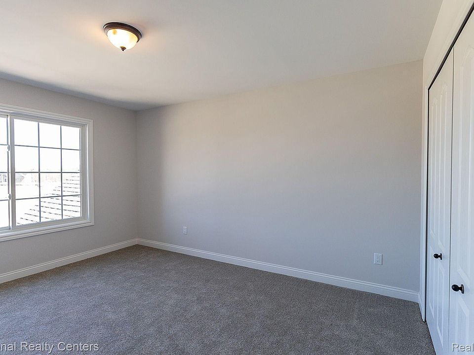 925 Guenevere Dr, photo 22