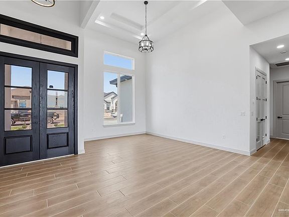 3rd image of 1108 Abraham St