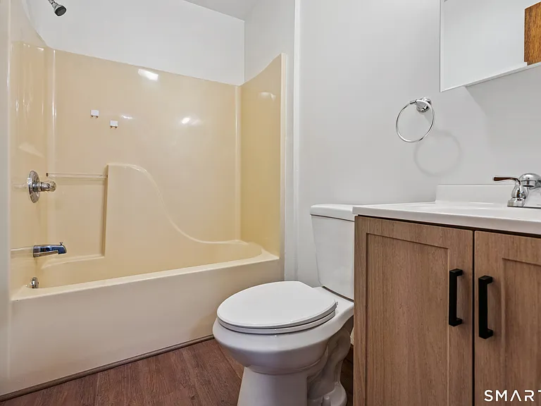 180 N Cherry St #15 — Photo 13