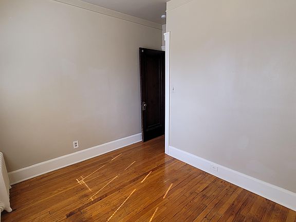 3rd image of 895 Beaconsfield Ave APT 2S